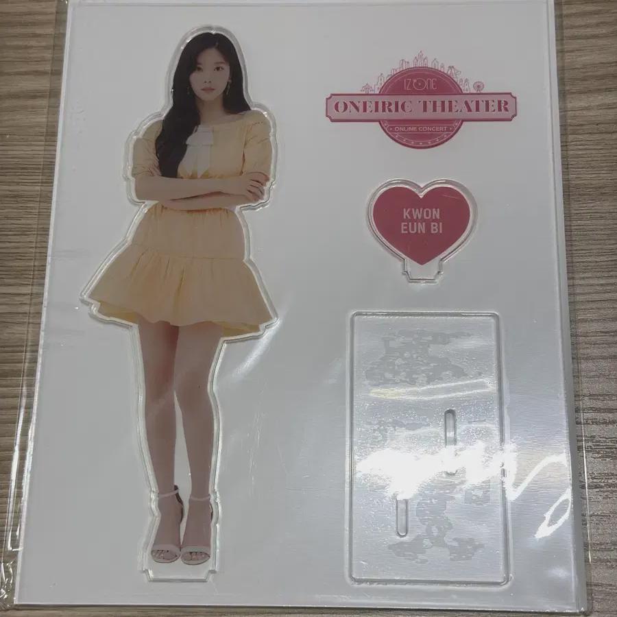 Квон Ынби Из*он Из*он Акриловая подставка Квон Ынби